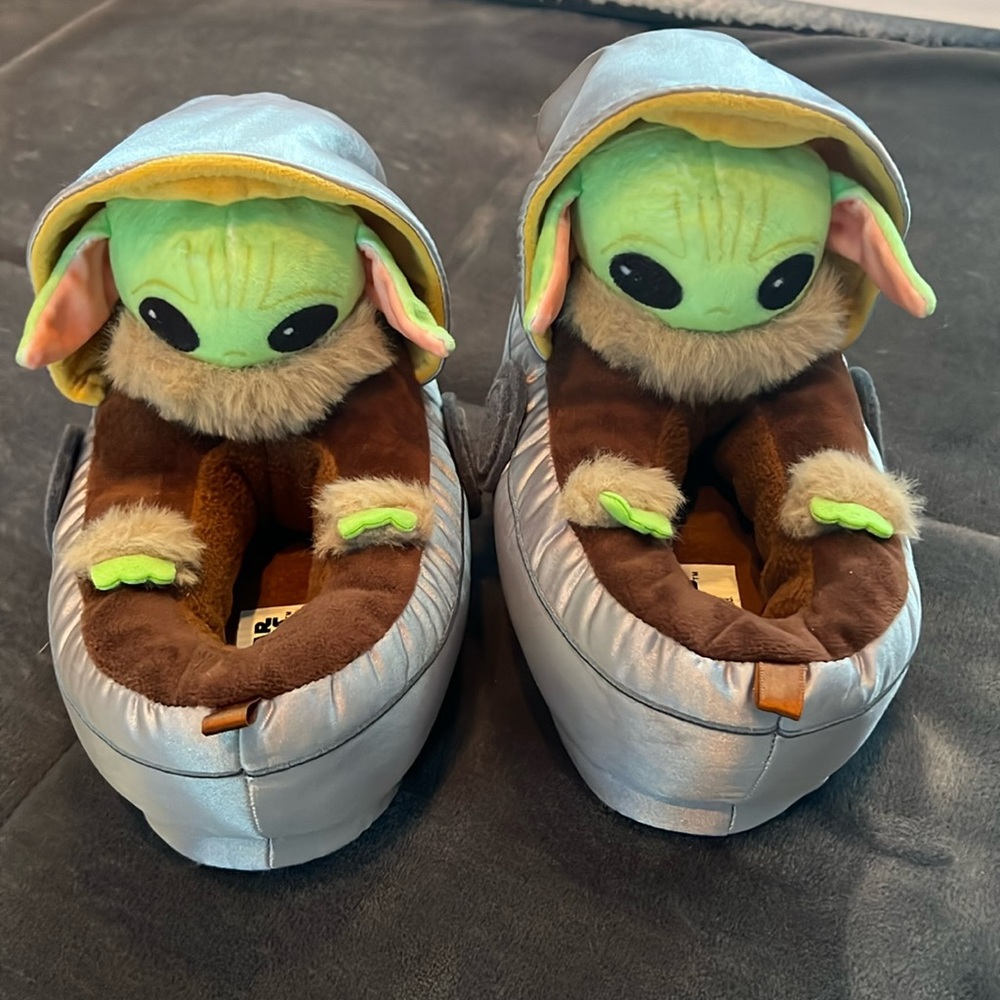 Kids Gap -‎ Star Wars- Yoda Slippers (size Large)